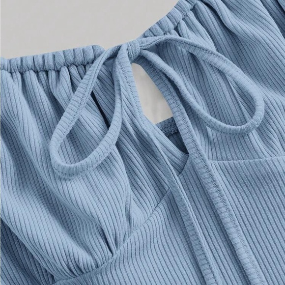 Blue Bodycon Midi Dress with Spaghetti Straps
8119 - Picture 3 of 4